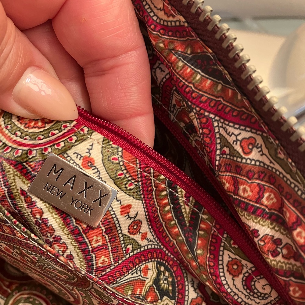 Maxx New York hand bag, lightly used. No flaws. - Picture 4 of 7